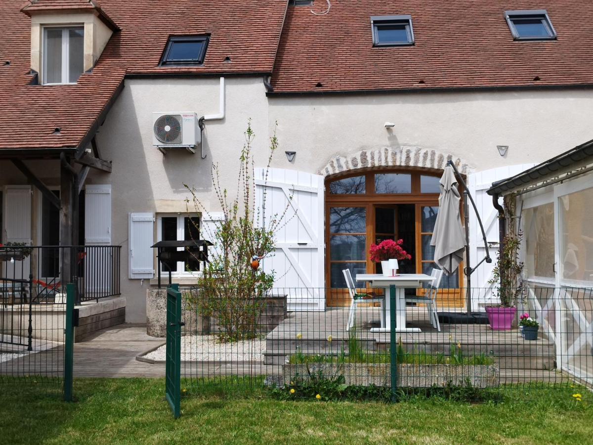 Bienvenue Au Fare Hibiscus Apartment Corrombles Exterior photo